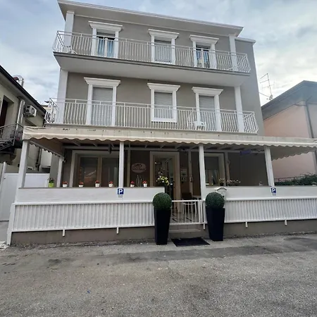 Hotel Eriale Nuova Gestione Rimini Exterior photo