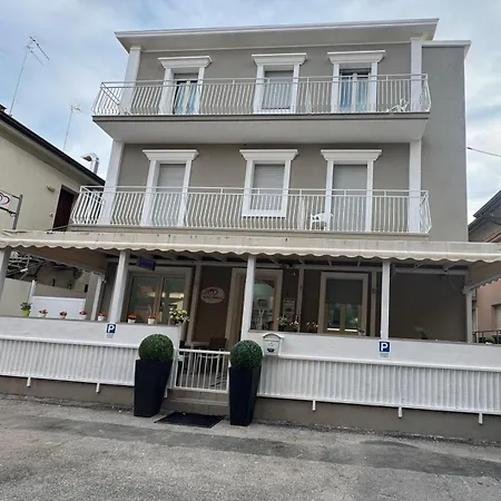 Hotel Eriale Nuova Gestione Rimini Exterior photo